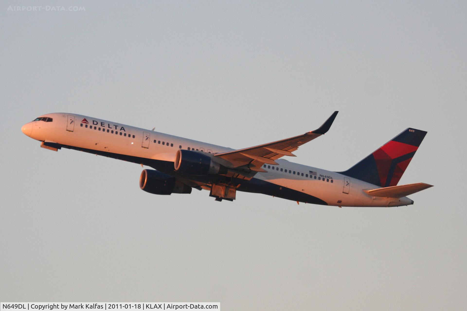 N649DL, 1989 Boeing 757-232 C/N 24389, Delta Airlines Boeing 757-232, departing RWY 25R KLAX.