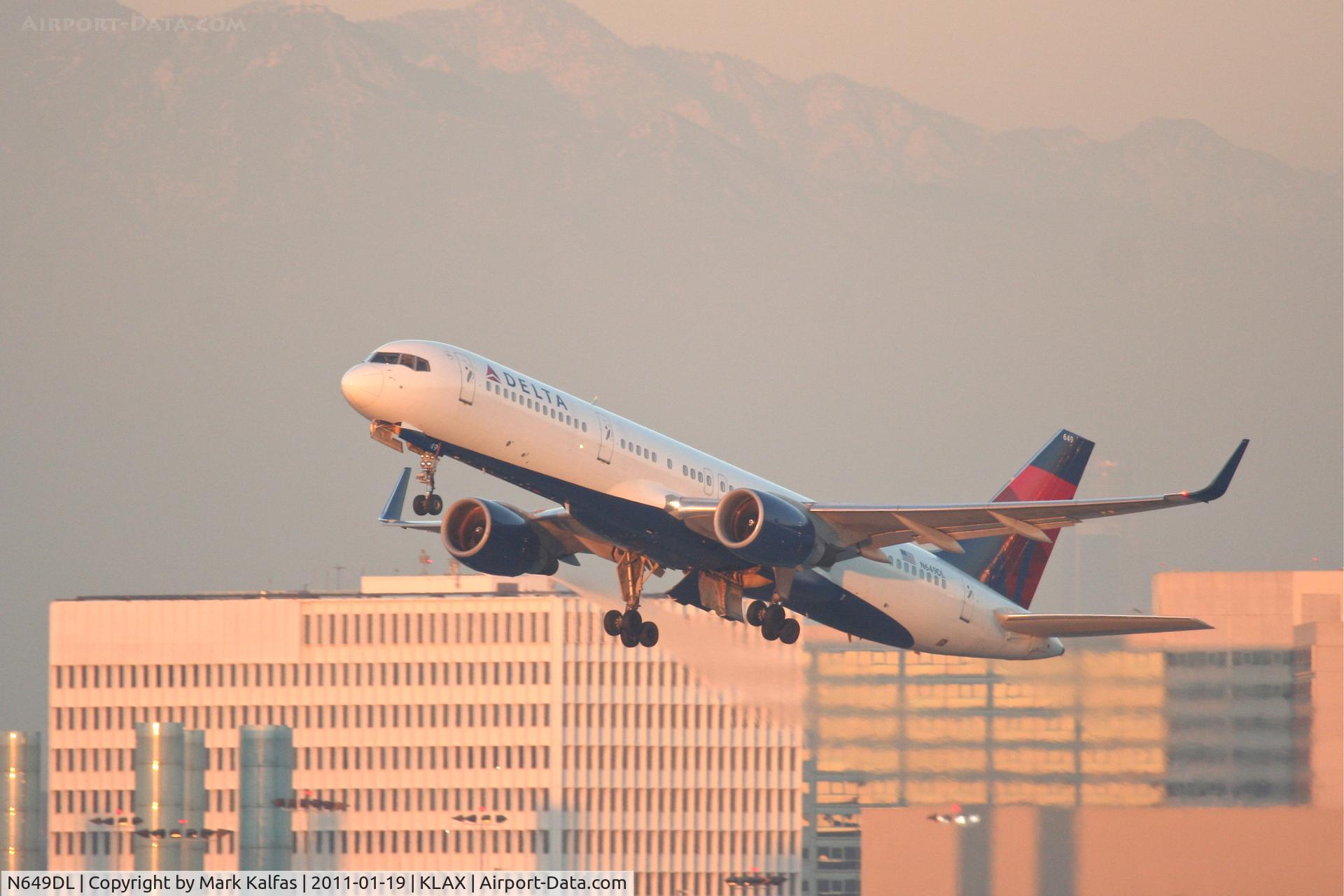 N649DL, 1989 Boeing 757-232 C/N 24389, Delta Airlines Boeing 757-232, departing RWY 25R KLAX.