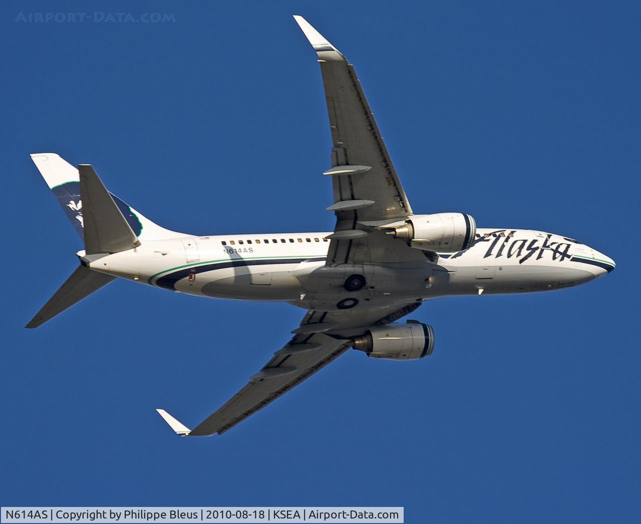 N614AS, 1999 Boeing 737-790 C/N 30343, Take off rwy 16L.