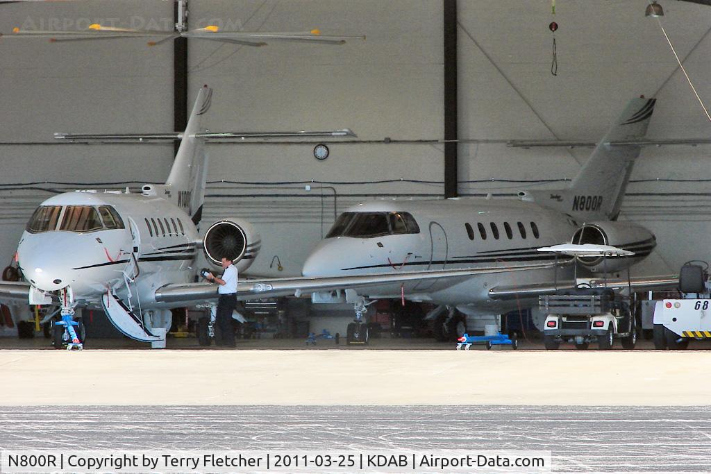 N800R, 2004 Raytheon Hawker 800XP C/N 258694, Raytheon Aircraft Company HAWKER 800XP, c/n: 258694 hangared with sistership N100R
