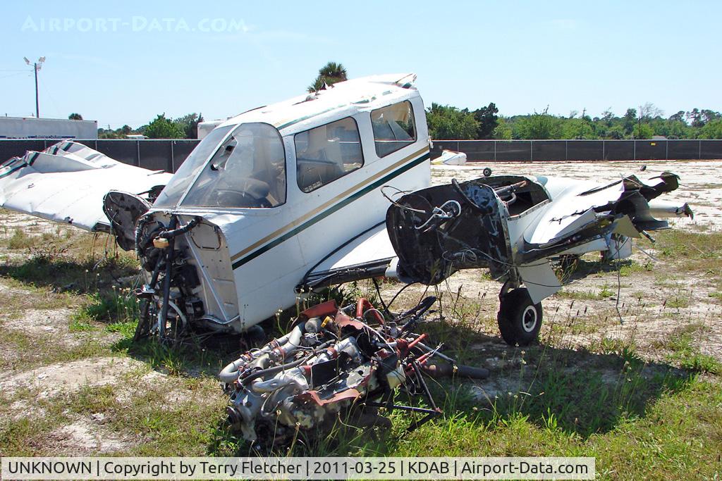 UNKNOWN, Miscellaneous Various C/N unknown, Unidentified Accident damaged aircraft at Daytona Beach