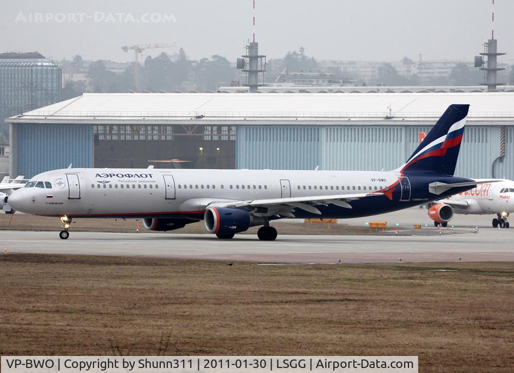 VP-BWO, 2004 Airbus A321-211 C/N 2337, Lining up rwy 05 for departure...