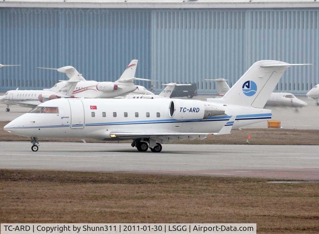 TC-ARD, 2005 Bombardier Challenger 604 (CL-600-2B16) C/N 5611, Lining up rwy 05 for departure...