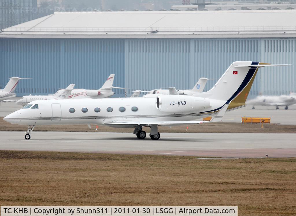 TC-KHB, Gulfstream Aerospace GIV-X (G450) C/N 4175, Lining up rwy 05 for departure...