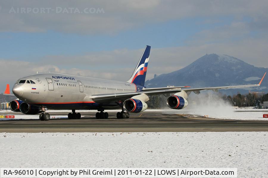 RA-96010, 1994 Ilyushin Il-96-300 C/N 74393201007, Blowing the snow away.