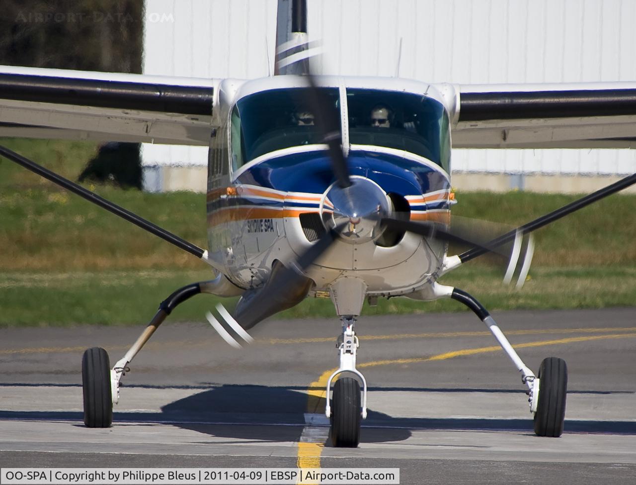 OO-SPA, 1996 Cessna 208B Grand Caravan C/N 208B0587, Stopping for fuel.