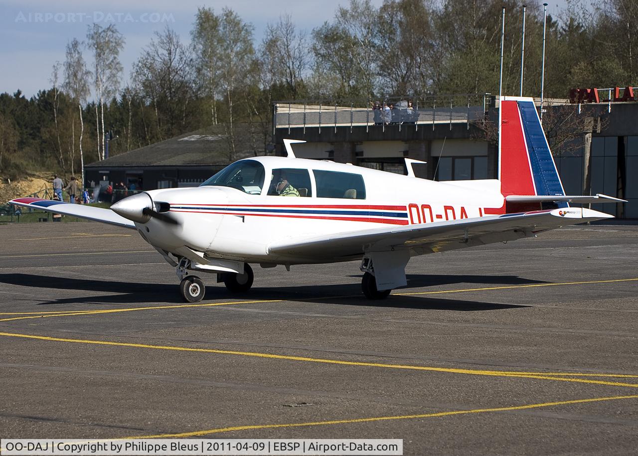 OO-DAJ, Mooney M20J 201 C/N 24-0422, Crossing the parling zone, about to descend to rwy 05.