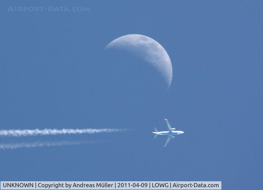 UNKNOWN, Contrails Various C/N Unknown, On the way to Linz.
