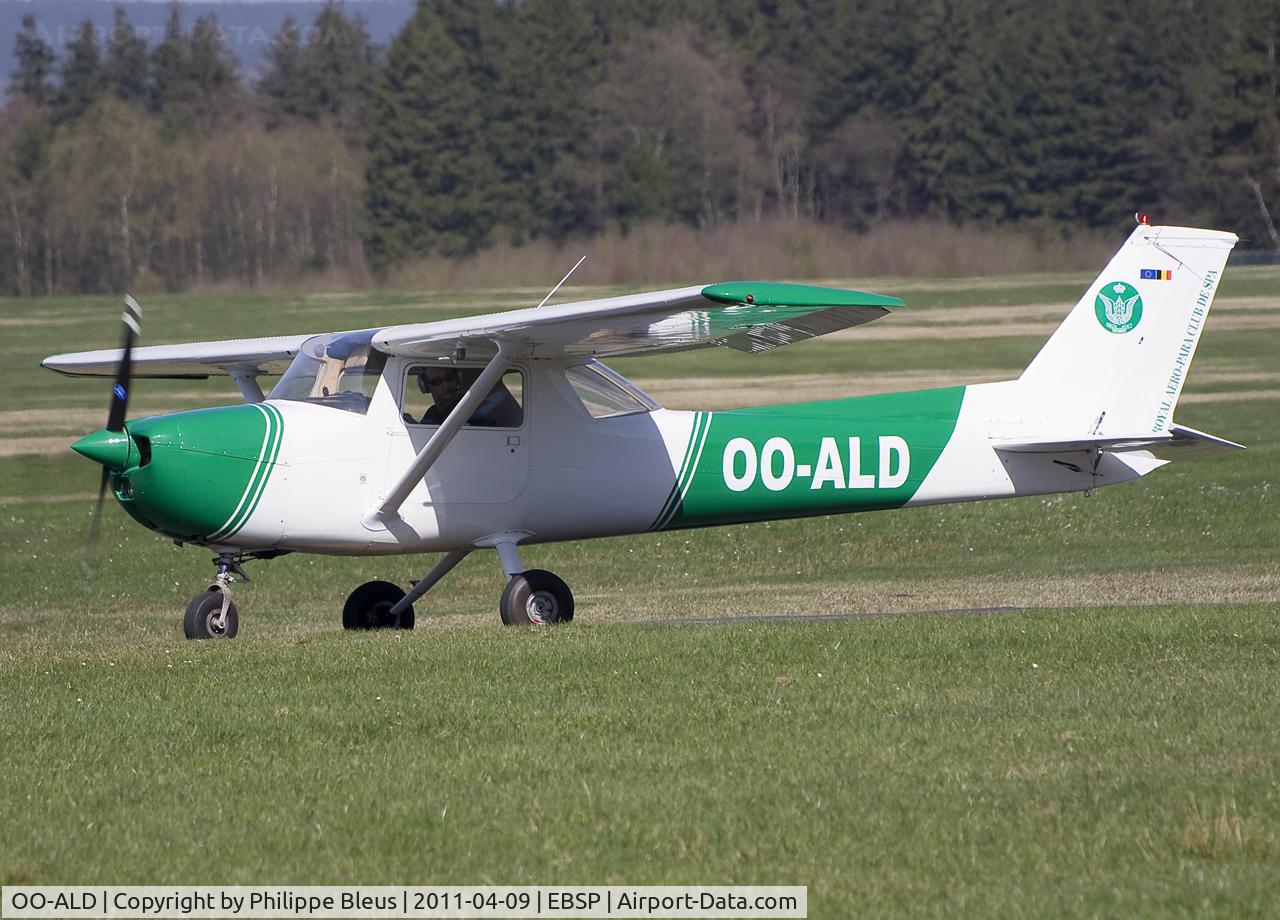 OO-ALD, 1973 Reims F150L C/N 0951, Holding for a minute at HP rwy 05. Its' not a grass runway, it's a (descending) tarmac taxiway leading to a magnificent tarmac runway.