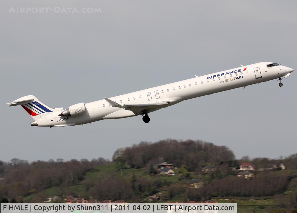 F-HMLE, 2010 Bombardier CRJ-1000EL NG (CL-600-2E25) C/N 19009, Taking off rwy 02