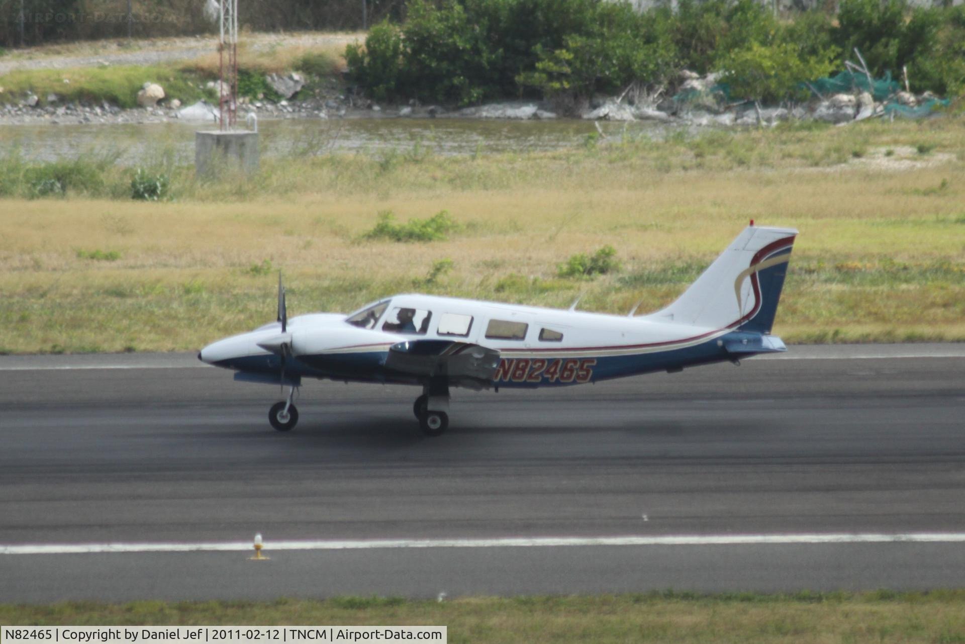 N82465, 1980 Piper PA-34-200T C/N 34-8070328, N82465 Landing at TNCM