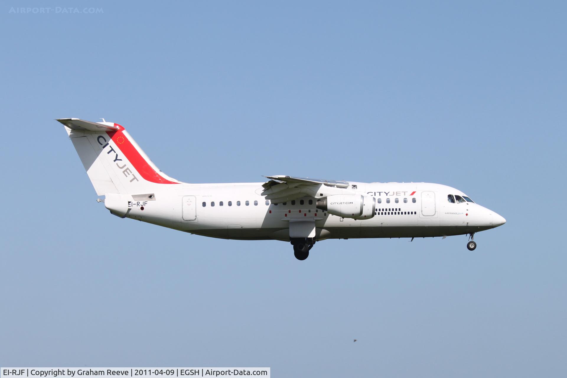 EI-RJF, 1998 British Aerospace Avro 146-RJ85A C/N E2337, About to land.