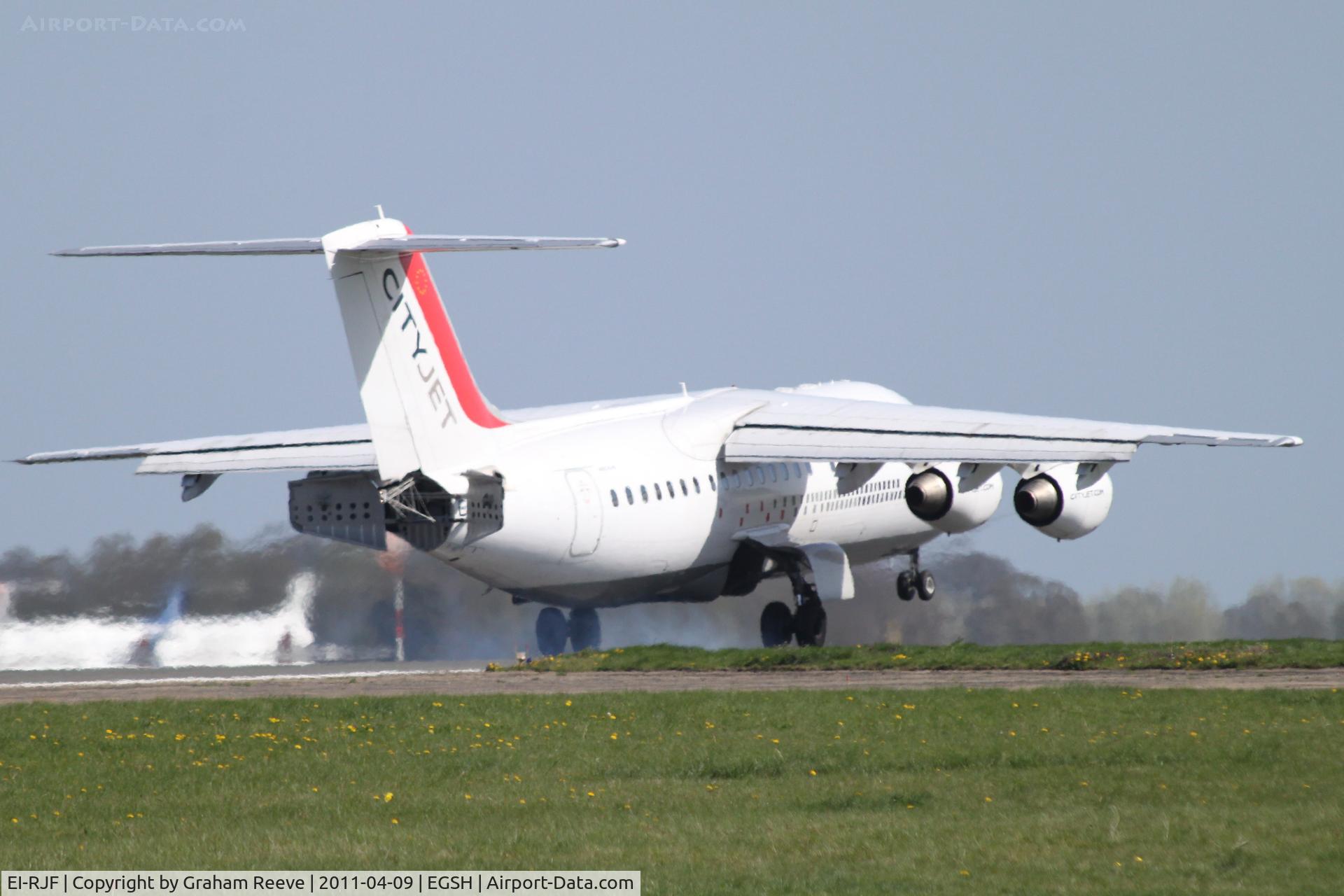 EI-RJF, 1998 British Aerospace Avro 146-RJ85A C/N E2337, Landing at Norwich.