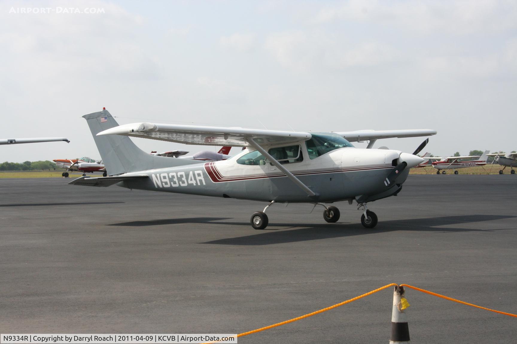 N9334R, 1979 Cessna TR182 Turbo Skylane RG C/N R18200692, C182 lines up to take the next group of Young Eagles.