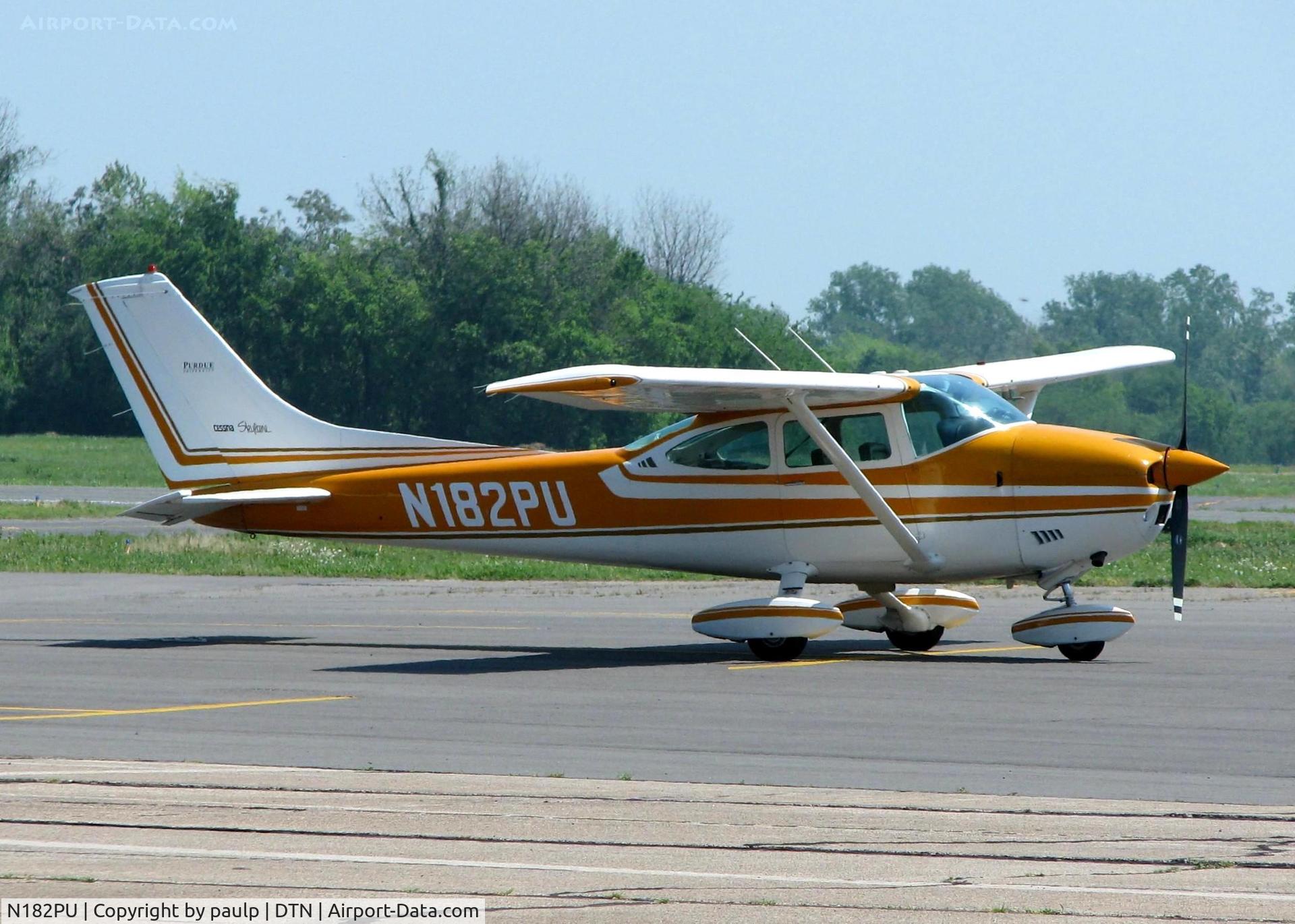 N182PU, 1973 Cessna 182P Skylane C/N 18262689, At Downtown Shreveport.