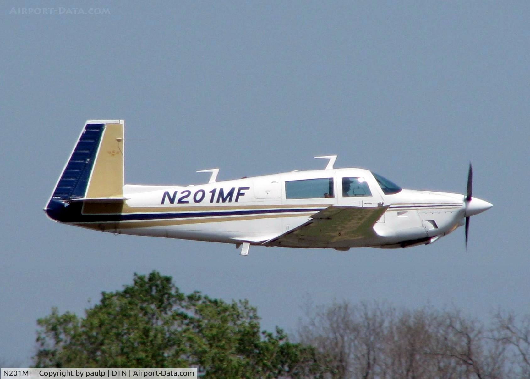 N201MF, 1977 Mooney M20J 201 C/N 24-0096, Off of Rwy 14 at Downtown Shreveport.