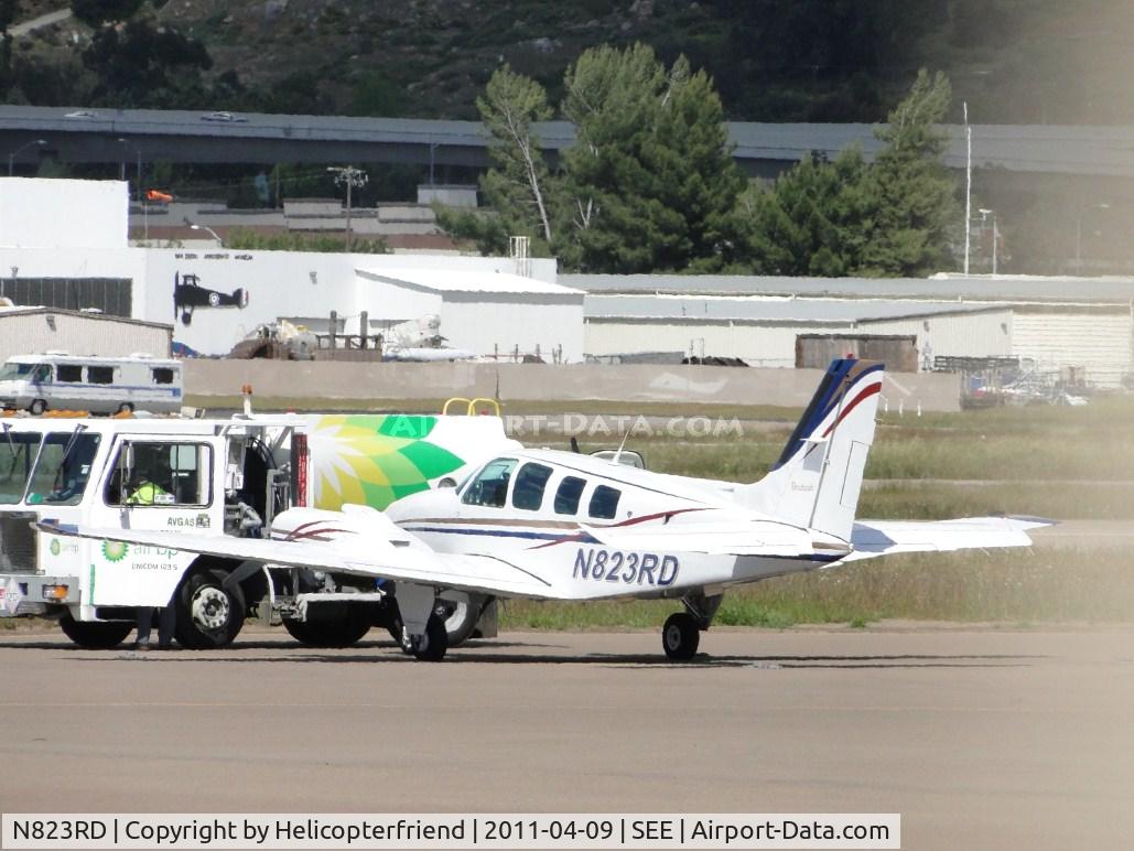 N823RD, 1995 Beech 58 Baron C/N TH-1741, Being fueled and preparing to depart