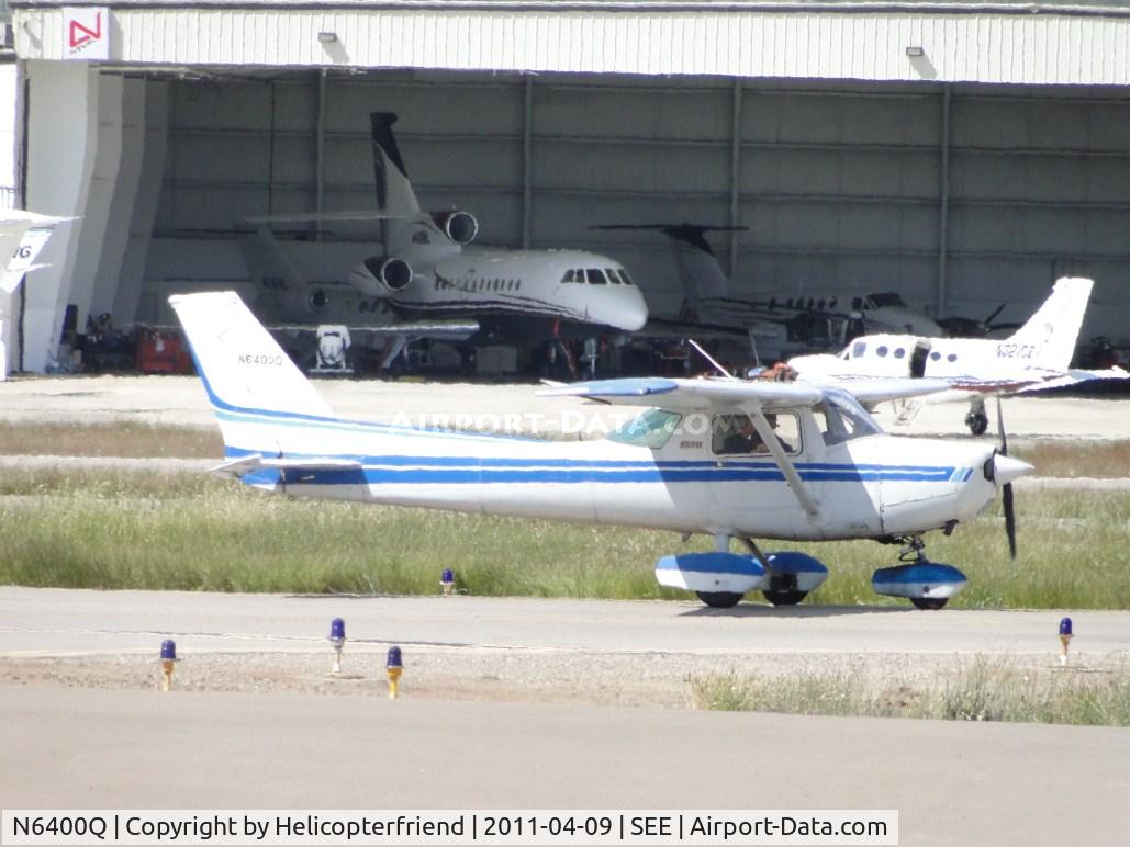 N6400Q, 1981 Cessna 152 C/N 15285244, Taxiing to runway 27L