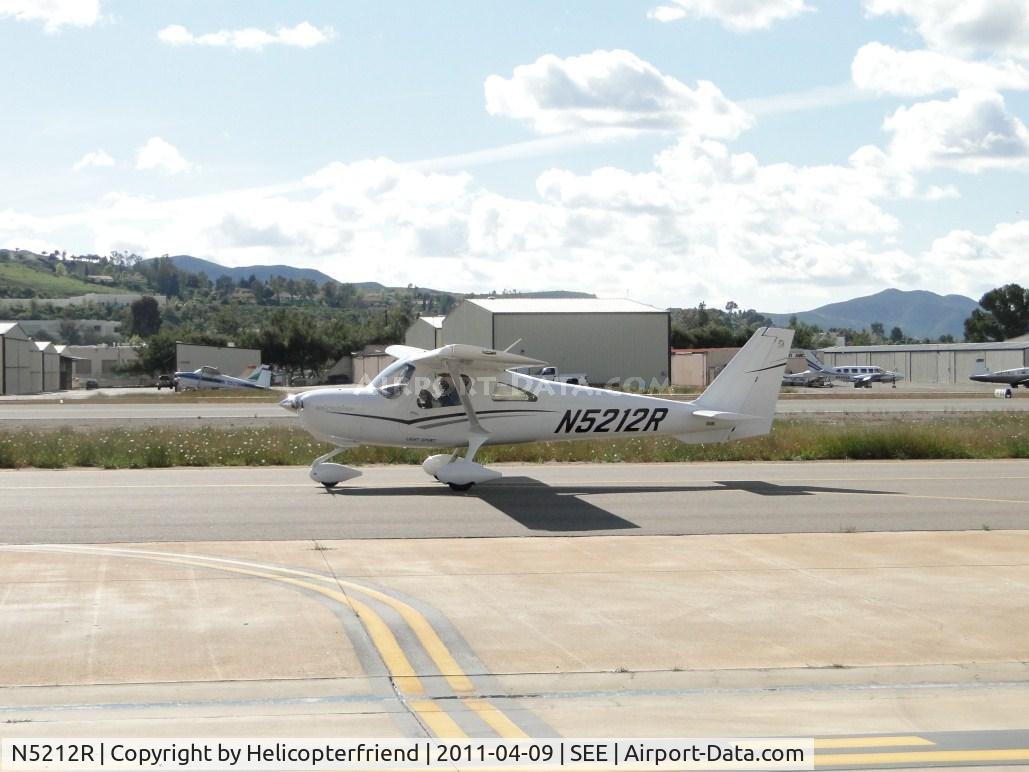 N5212R, Cessna 162 Skycatcher C/N 16200036, Taxiing to hanger