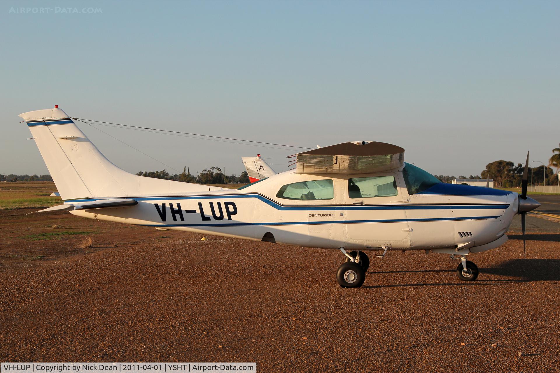 VH-LUP, 1985 Cessna 210R Centurion C/N 21064928, YSHT