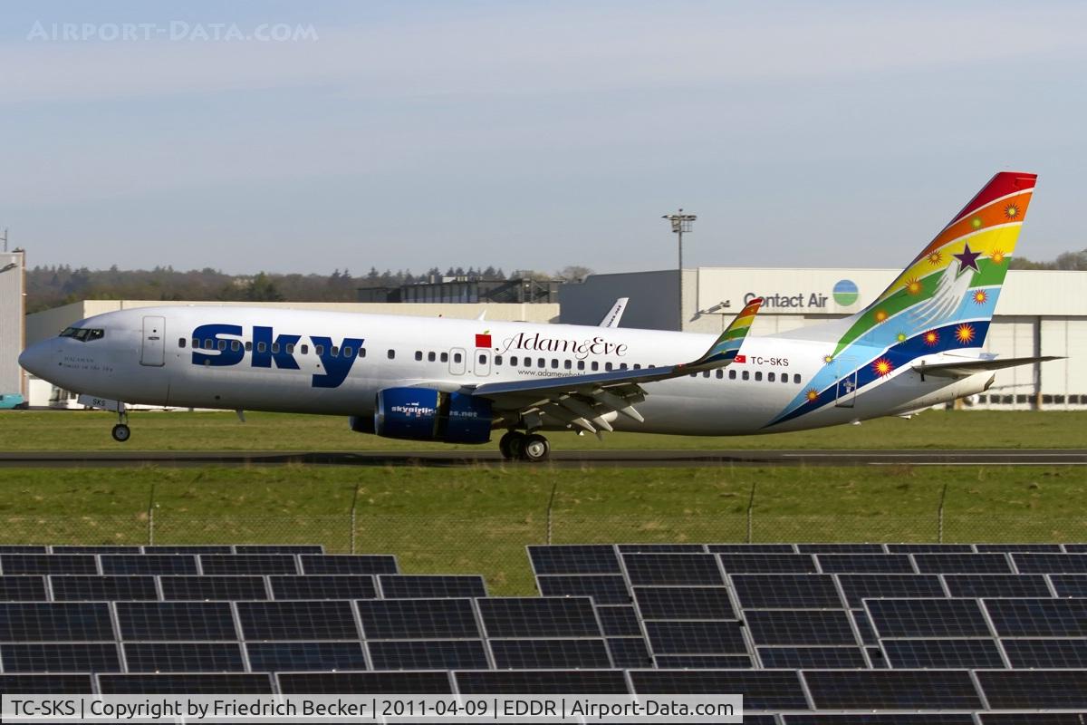 TC-SKS, 2001 Boeing 737-83N C/N 32348, decelerating after touchdown