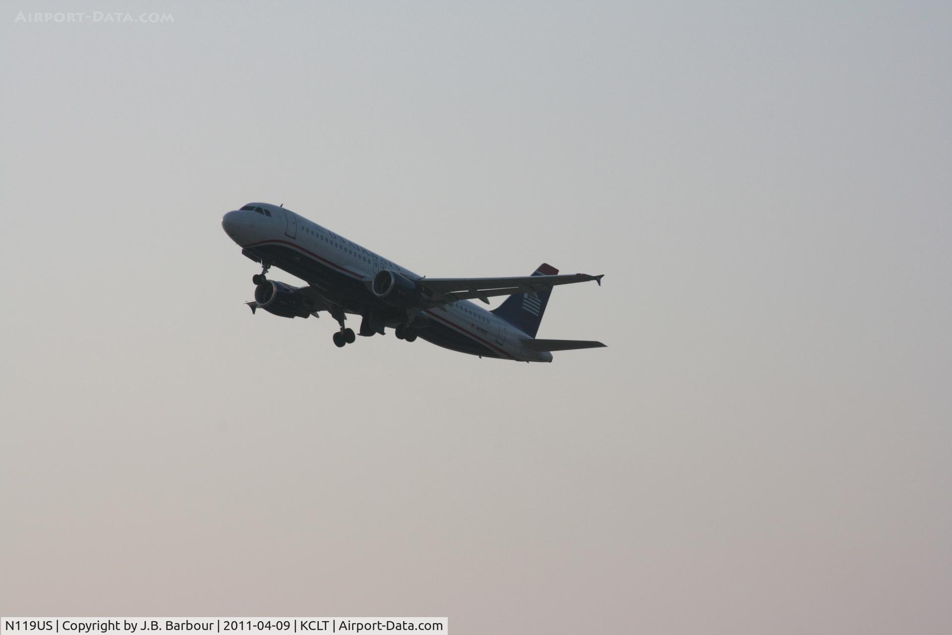 N119US, 2000 Airbus A320-214 C/N 1268, Heavy dewpoint today