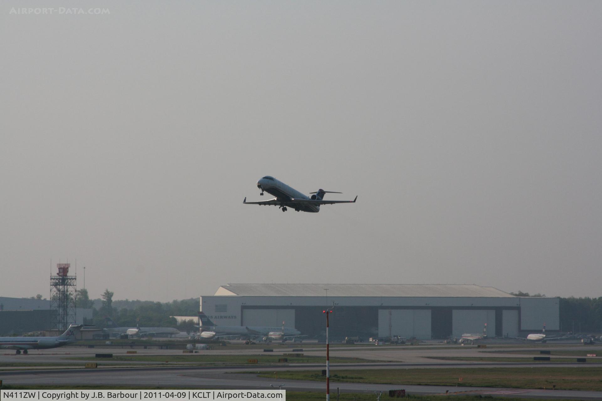 N411ZW, 2001 Bombardier CRJ-200LR (CL-600-2B19) C/N 7569, Heavy dewpoint today