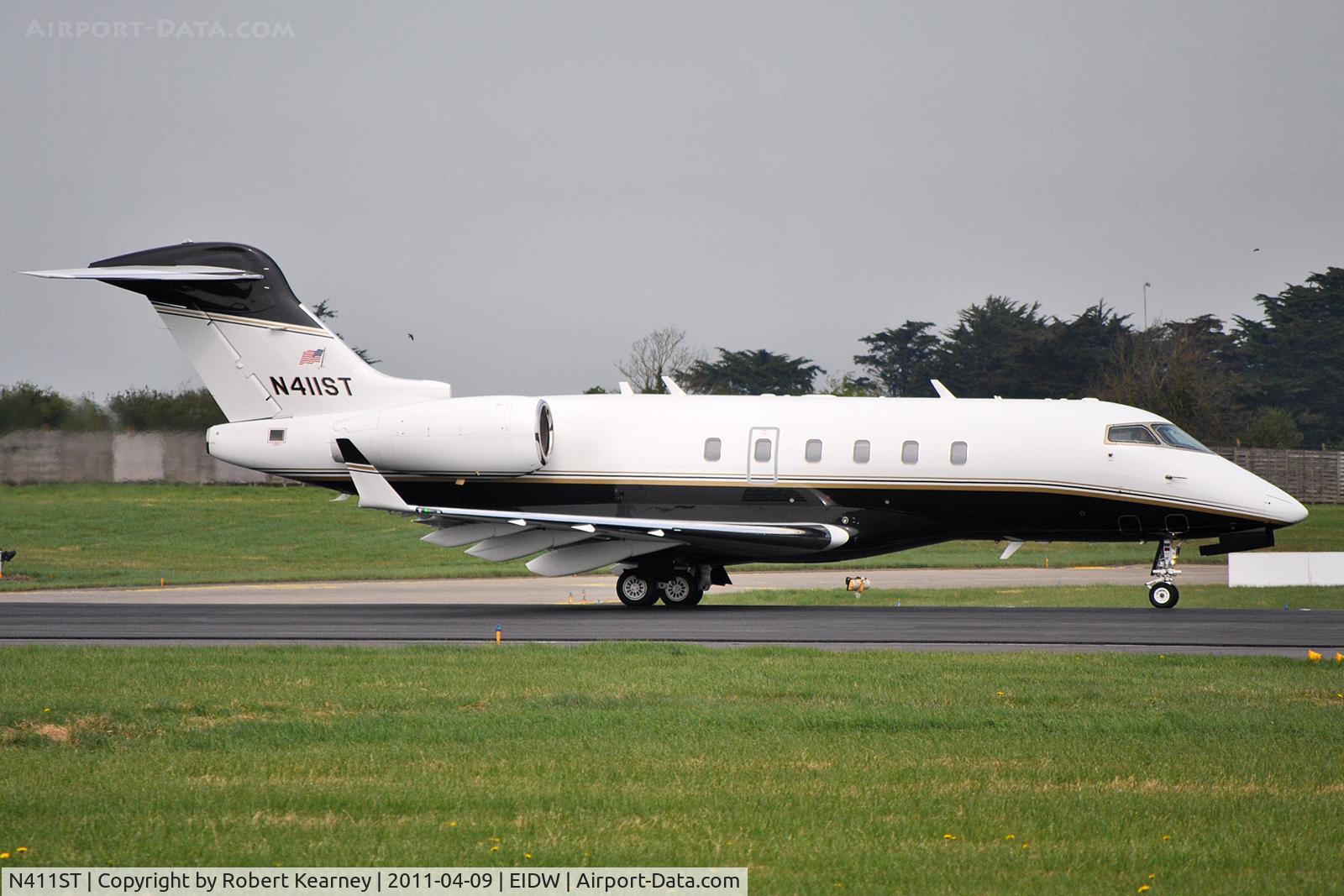 N411ST, 2004 Bombardier Challenger 300 (BD-100-1A10) C/N 20031, Lining up r/w 10