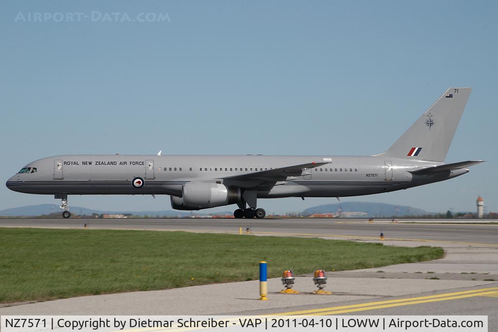 NZ7571, 1992 Boeing 757-2K2 C/N 26633, New Zealand Air Force Boeing 757-200