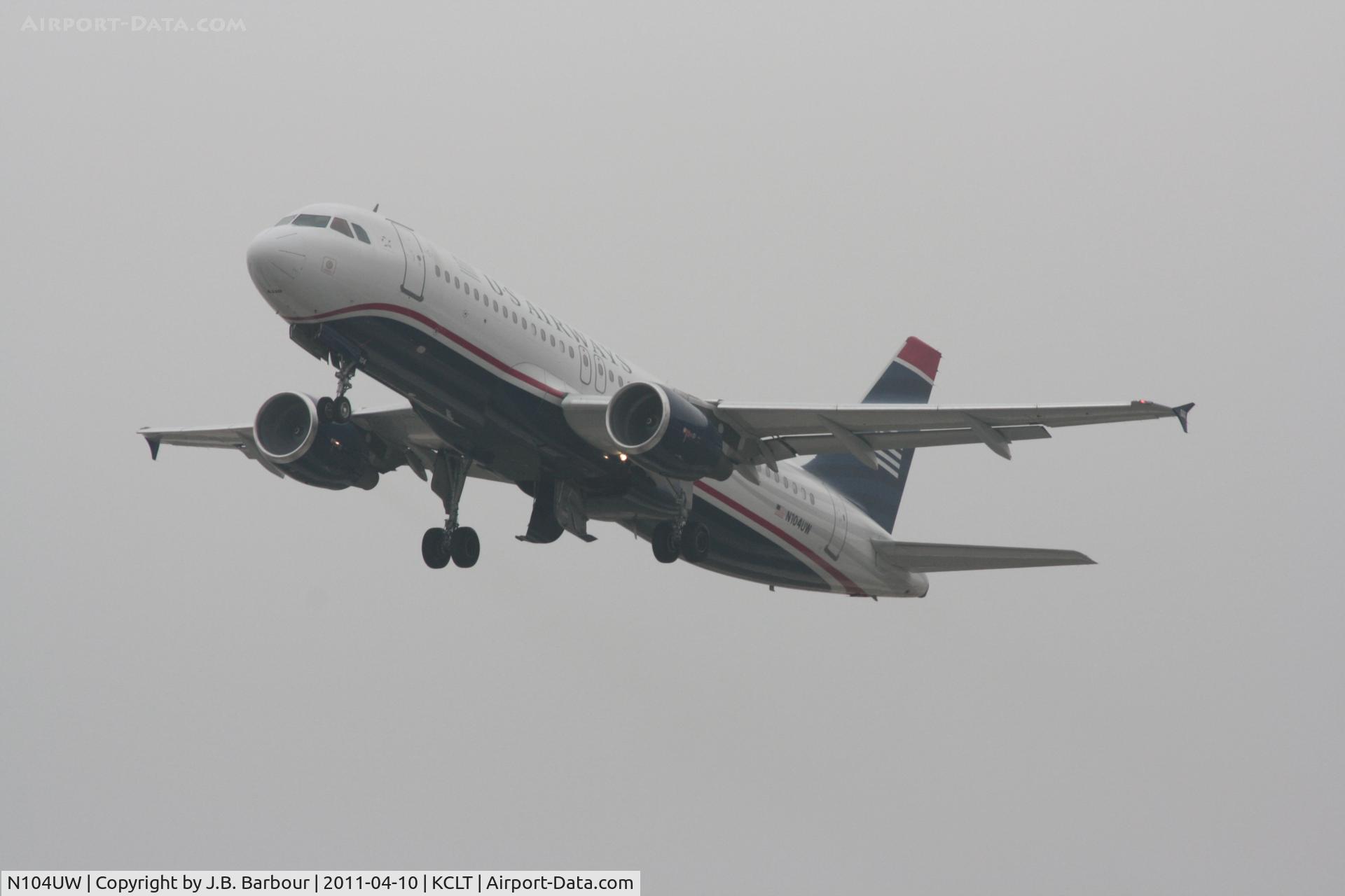 N104UW, 1999 Airbus A320-214 C/N 0863, Cloud cover was less than 1000 AGL