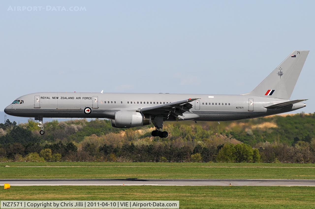 NZ7571, 1992 Boeing 757-2K2 C/N 26633, Royal New Zealand Air Force