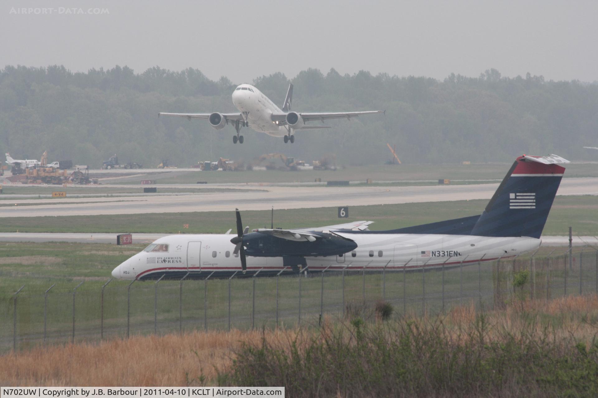 N702UW, 1998 Airbus A319-112 C/N 0896, Landing