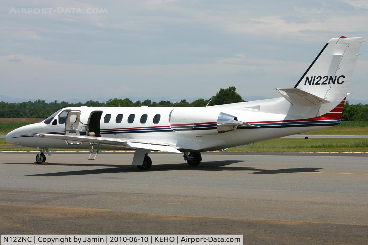 N122NC, 1998 Cessna 550 C/N 550-0836, Awaiting some government officials.