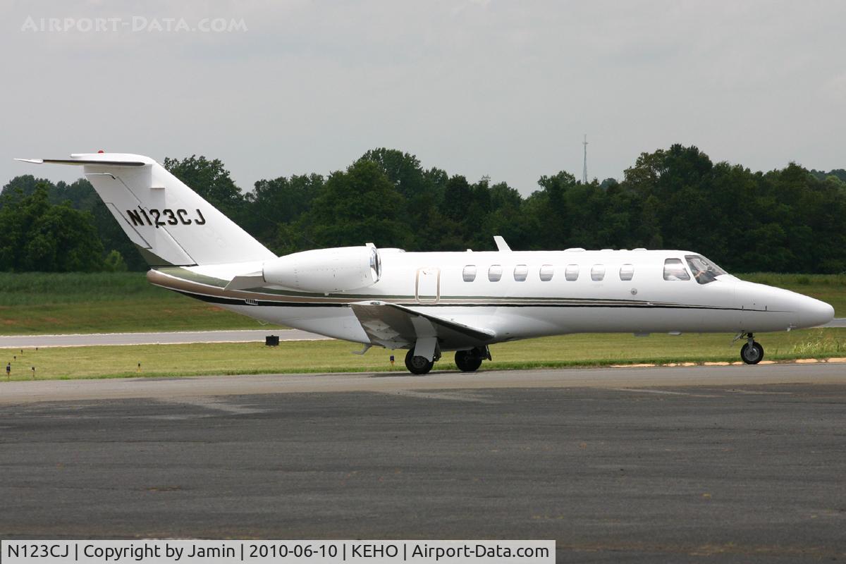 N123CJ, 2007 Cessna 525B CitationJet CJ3 C/N 525B0149, Climbing the hill to the ramp at Shelby.