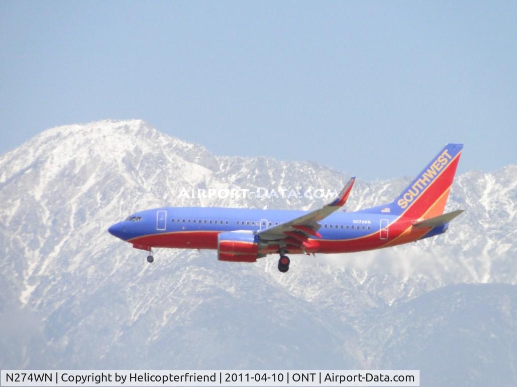 N274WN, 2007 Boeing 737-7H4 C/N 32529, On final to runway 26R south of the snowy mountains