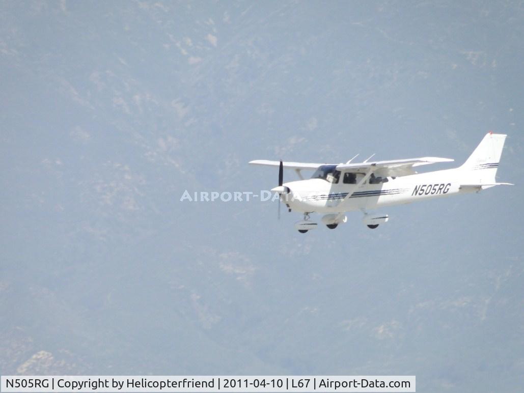 N505RG, 1998 Cessna 172R C/N 17280340, Shooting touch and go's