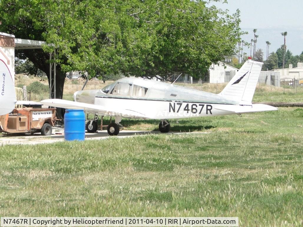 N7467R, 1966 Piper PA-28-140 C/N 28-22015, Parked