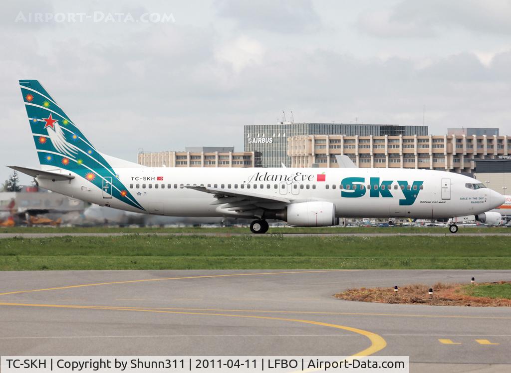 TC-SKH, 2007 Boeing 737-8BK C/N 29644, Taking off rwy 32R