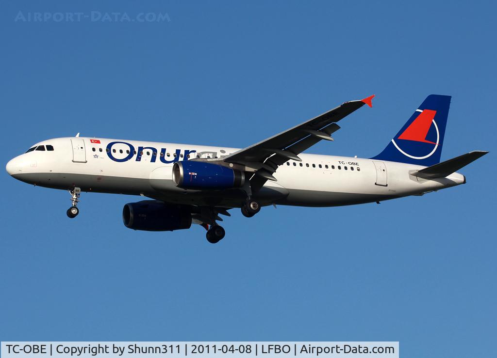 TC-OBE, 1995 Airbus A320-232 C/N 0471, Landing rwy 32L