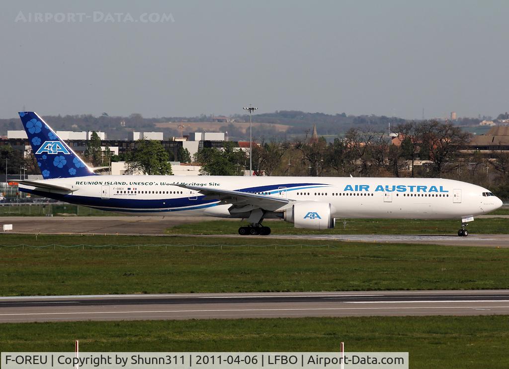 F-OREU, 2010 Boeing 777-39M/ER C/N 37434, Lining up rwy 14L for departure...