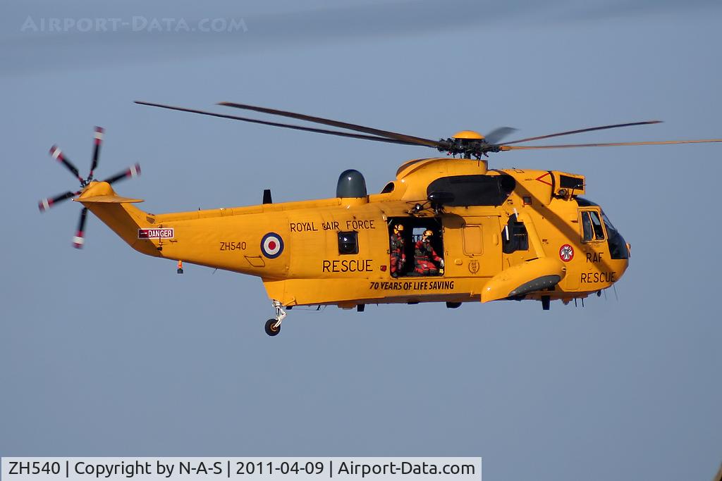 ZH540, Westland Sea King HAR.3A C/N WA1006, Low flying past my house at Sheringham, Norfolk