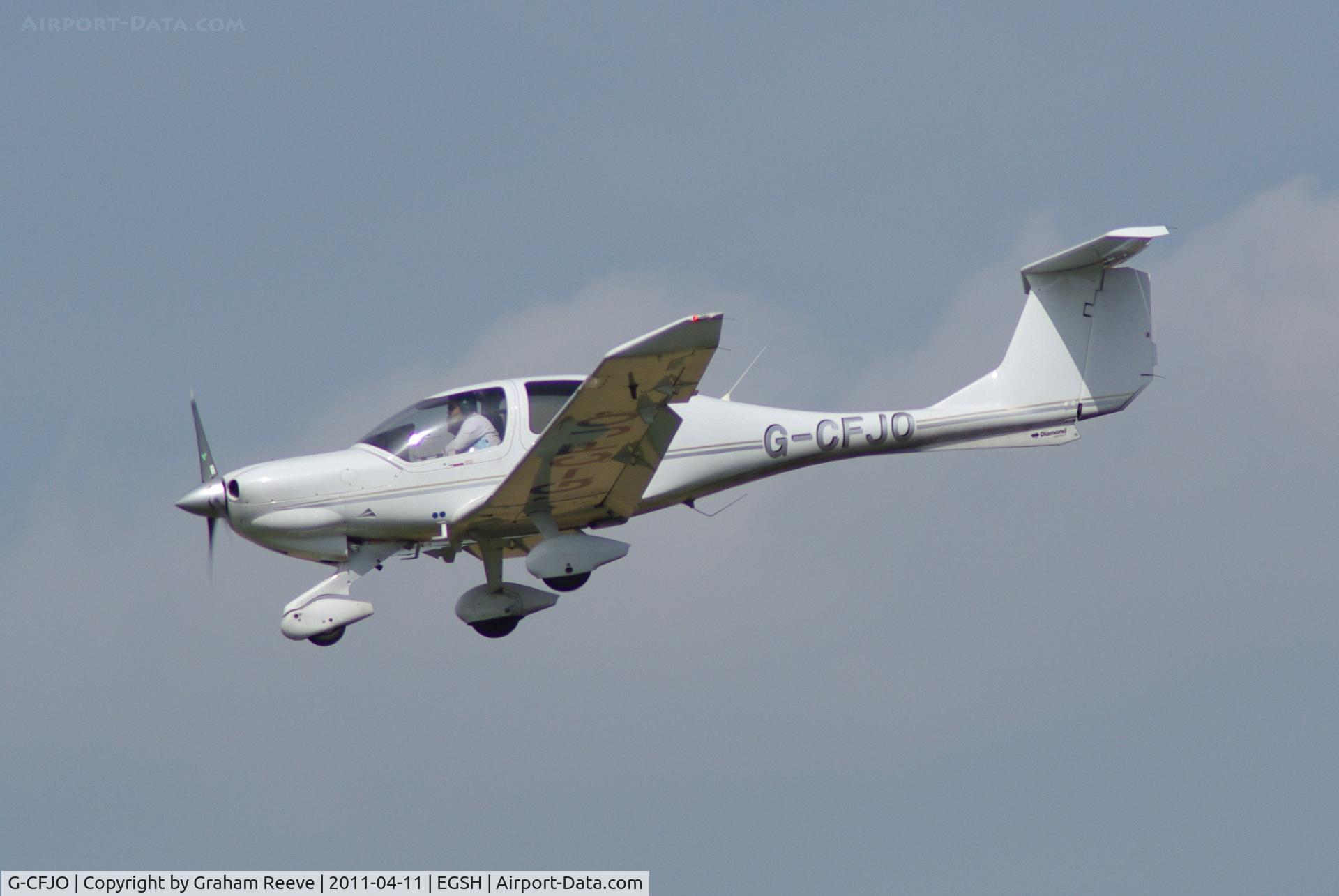 G-CFJO, 2007 Diamond DA-40D Diamond Star C/N D4.296, Landing at Norwich.