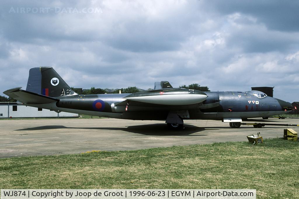 WJ874, 1954 English Electric Canberra T.4 C/N EEP71367, at the 1996 Marham Photocall. The aircraft was with 39(1 PRU) Sq at the time.