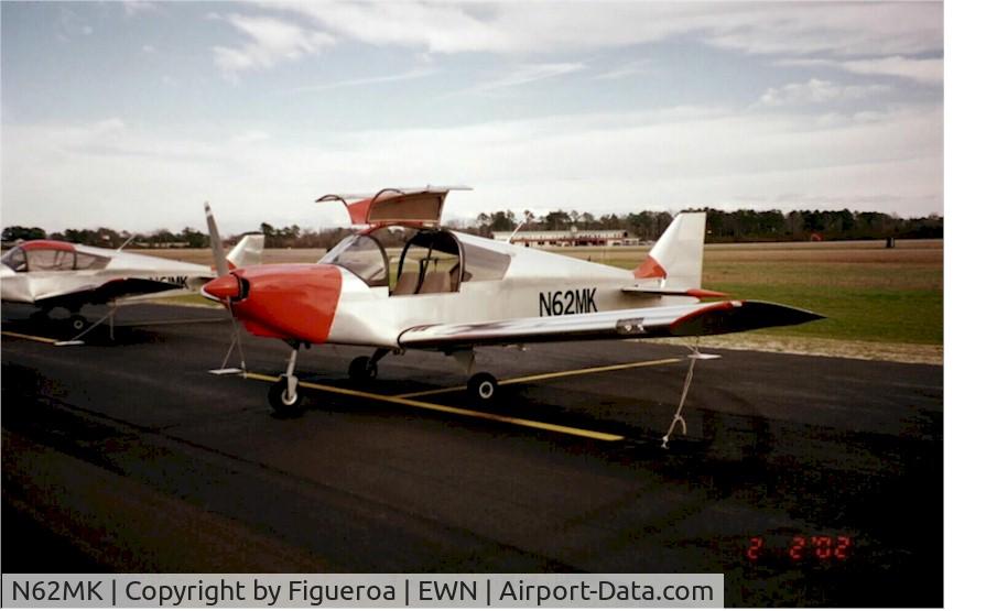 N62MK, AMD CH-2000 Alarus C/N 20-0048, N62MK at EWN