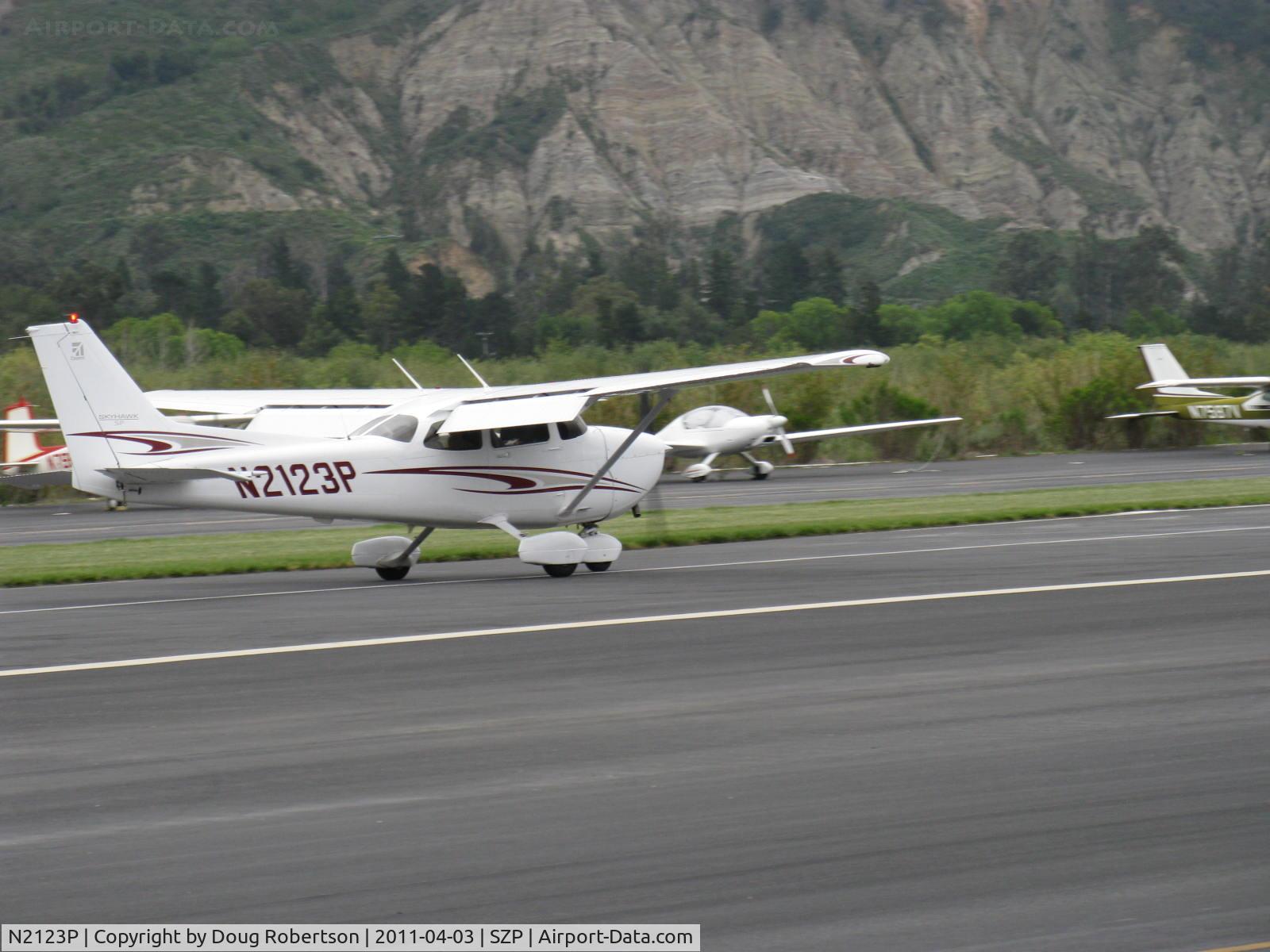N2123P, 2005 Cessna 172S C/N 172S10000, 2005 Cessna 172S SKYHAWK SP, Lycoming IO-360-L2A 180 Hp, landing roll Rwy 22