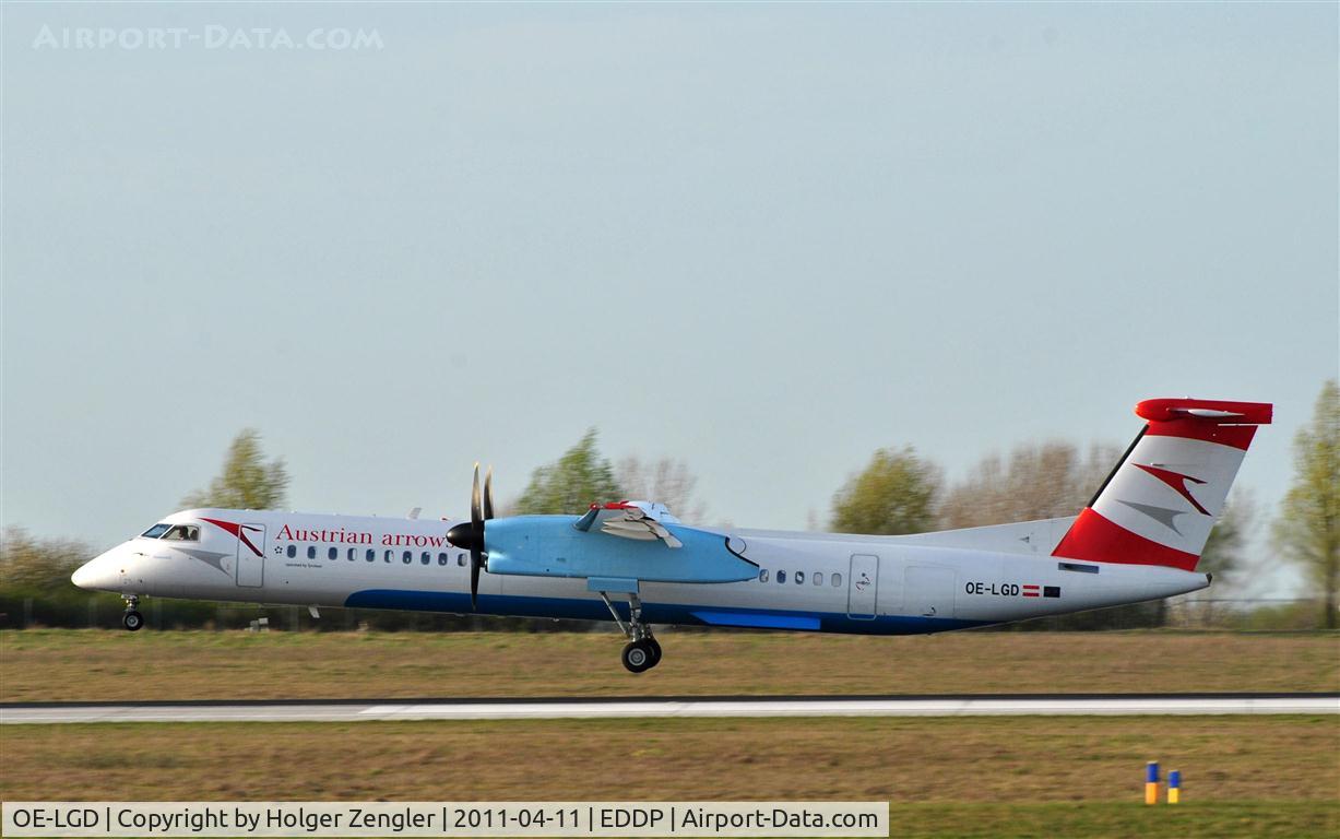 OE-LGD, 2000 De Havilland Canada DHC-8-402Q Dash 8 C/N 4027, Austrians Vienna shuttle on todays last LEJ approach.