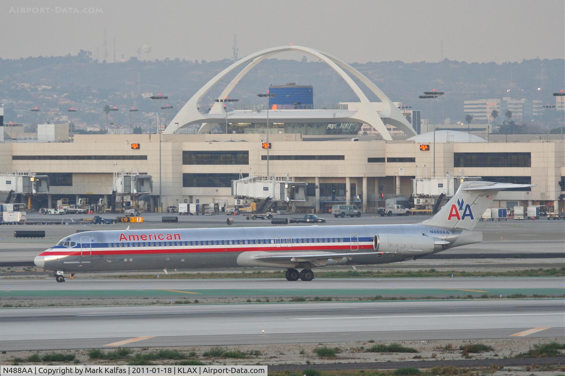 N488AA, 1988 McDonnell Douglas MD-82 (DC-9-82) C/N 49681, American Airlines Mcdonnell Douglas DC-9-82, AAL1707 arriving from KLAS on TWY H at KLAX.