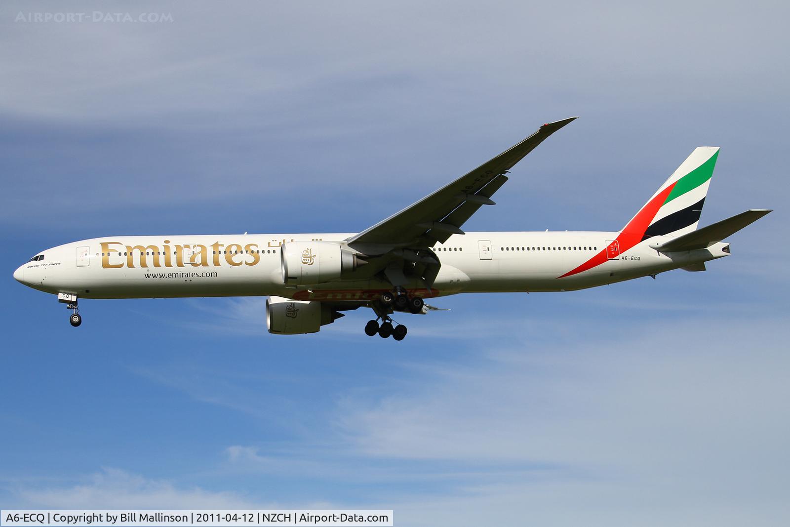 A6-ECQ, 2009 Boeing 777-36H/ER C/N 35588, finals to 02