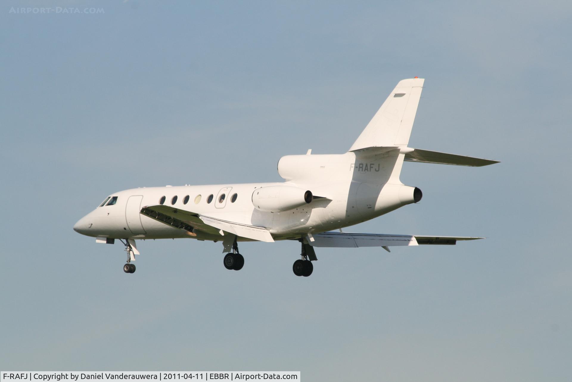F-RAFJ, 1982 Dassault Falcon 50 C/N 78, Descending to RWY 25L