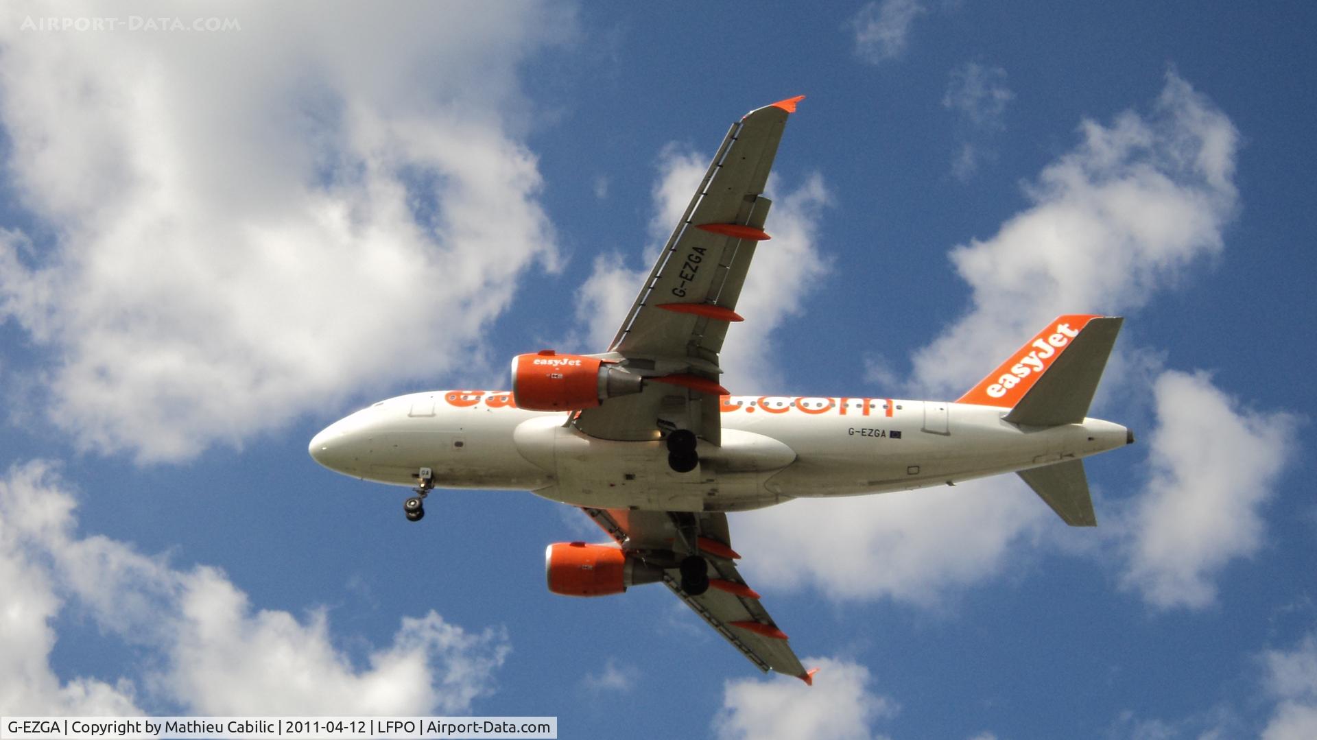 G-EZGA, 2010 Airbus A319-111 C/N 4427, Airbus A319-111 landing runway 26